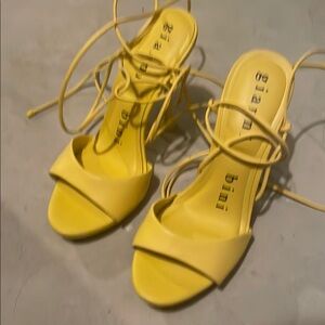 Gianni Bini Yellow Heels Vibrant Stylish Design